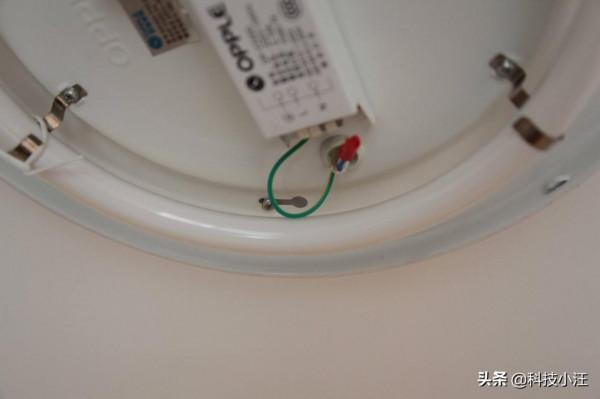 支援米家APP遙控，還能模擬日出日落，體驗Yeelight朧月吸頂燈