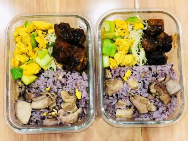 自律健身女王，深夜因Soul上一份紅燒肉，找到了專屬飼養員？