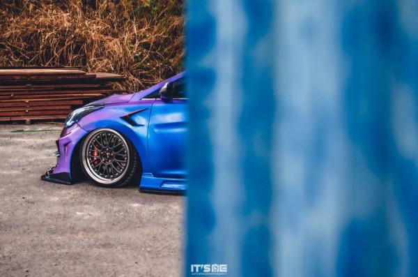 這臺現代Elantra有點獨特