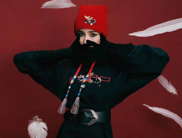 楊冪虎年事業開掛！新大片化濃妝“換臉”超霸氣，當上副會長超牛