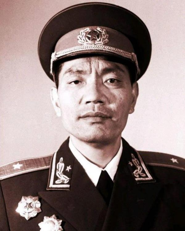 蘭州軍區司令員趙先順警衛員上街辦事被歹徒打傷將軍憤怒