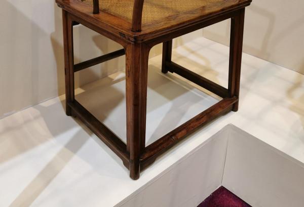 單把估價40萬，清黃花梨南官帽椅有一處特別