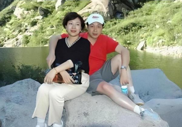 羅京去世7年後，妻子改嫁富商，婚前告別公婆：我依舊是羅家媳婦