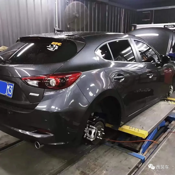 姿態風兩廂馬自達昂克賽拉，趴在地上的&quot&semi;鋼炮&quot&semi;也能很帥