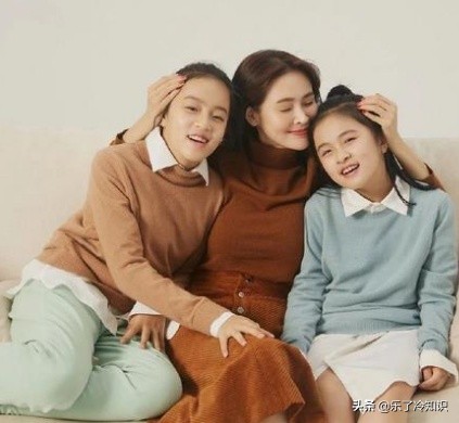 《金婚》裡的“佟多多”，出道20年潔身自好，嫁圈外老公好幸福