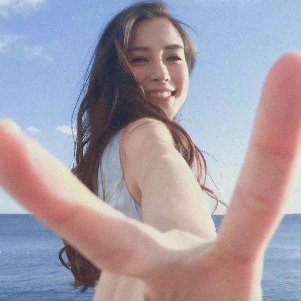 林一拿Angelababy照片做朋友圈封面,來感受一下美貌暴擊吧 林一拿Angelababy照片做朋友圈封面,來感受一下美貌暴擊吧