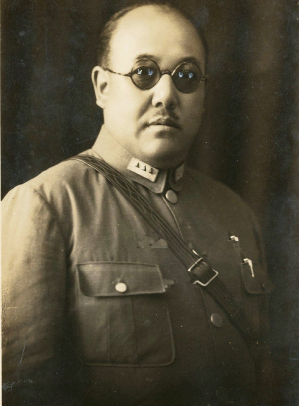 馬鴻逵晚年有多慘？被老蔣清算，帶3老婆逃美國，生活卻雞飛狗跳