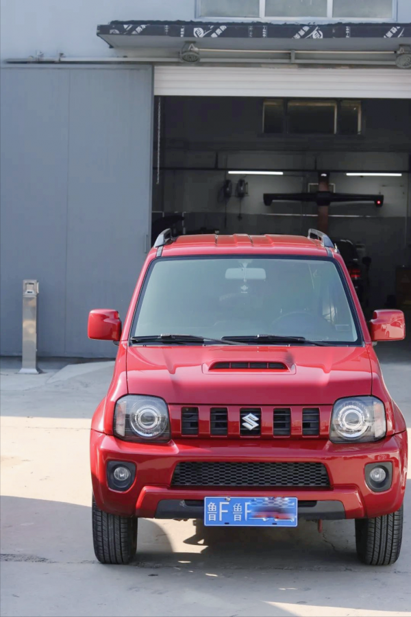 怪獸修車：翻新一輛二手的鈴木-吉姆尼，精心施工，再現完美