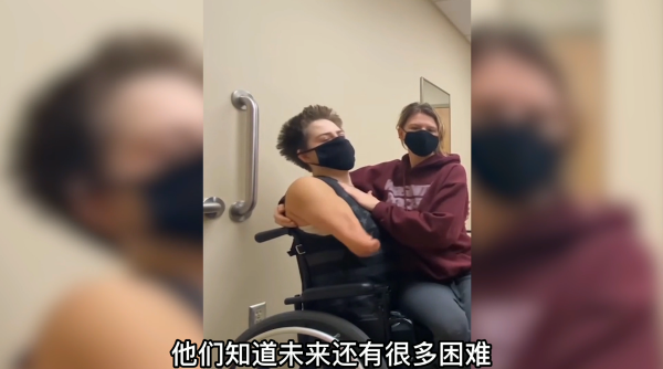 美國19歲小夥因車禍半身被截，女友卻絲毫不嫌棄，執意要求嫁給他