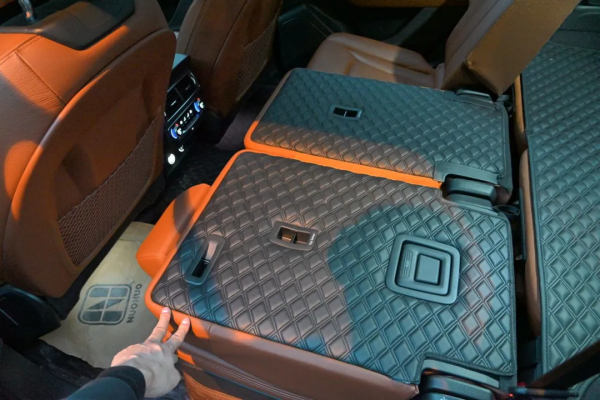 二手準新奧迪Q7,內飾貼膜、腳墊通鋪,不容錯過 二手準新奧迪Q7,內飾貼膜、腳墊通鋪,不容錯過