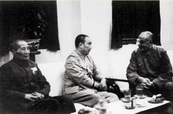 1949年，四川仍有90萬敵軍易守難攻，劉文輝和鄧錫侯為何起義？