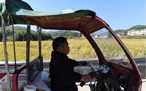 他身高1米2,結婚後幫2個弟弟娶媳婦,今一家10口住別墅不分家 他身高1米2,結婚後幫2個弟弟娶媳婦,今一家10口住別墅不分家