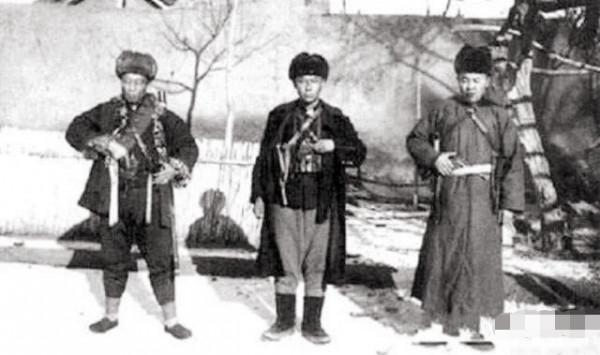 東北軍的泰山北斗，卻秘密送兒子參加紅軍，兒子成為紅軍名將