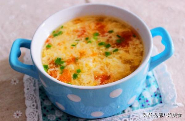 做蛋花湯，彆著急倒蛋液，水開時鍋里加“1物”，蛋花好看湯好喝