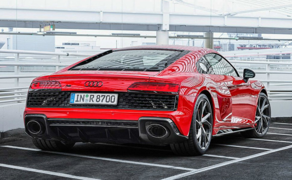 出道即巔峰，從賽道馳騁的R8R再到奧迪R8，它經歷了什麼