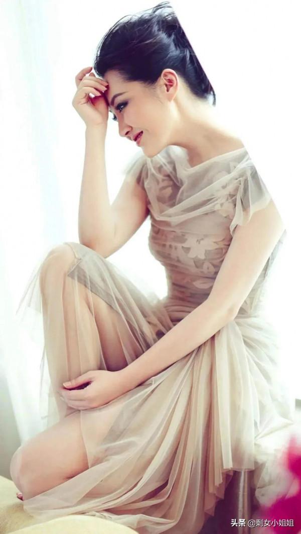 五十歲老阿姨,懷著一顆少女心,許晴,不老女神,一後一張驚豔 五十歲老阿姨,懷著一顆少女心,許晴,不老女神,一後一張驚豔