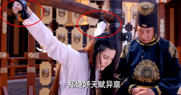 佟麗婭諜戰劇穿幫,女英雄背兩萬多名牌包,編劇的回應無法信服 佟麗婭諜戰劇穿幫,女英雄背兩萬多名牌包,編劇的回應無法信服