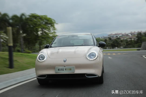 復古 女性 電動之尤拉好貓