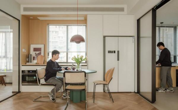 為實現三分離，他直接拆掉一個房間，入住後，才知道有多爽