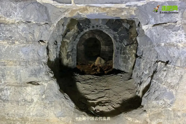 25歲小夥痴迷古代墓葬，1年探訪80多座，立志走遍中國古墓