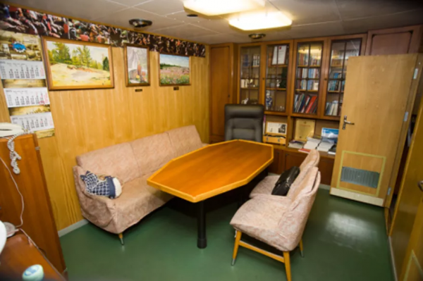 075海南艦艙室揭秘，現代軍艦有多豪華？每天14道菜天天不重樣