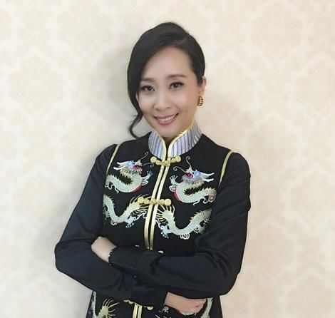 “黑妹”戚慧：5次上春晚，一婚丈夫病故退圈，如今二婚收穫幸福