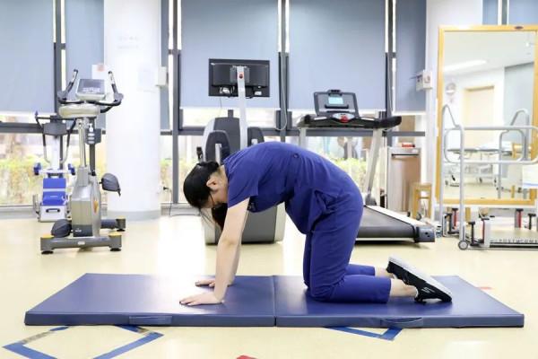 簡單幾招緩解腰痛,躺著也能做→ 簡單幾招緩解腰痛,躺著也能做→