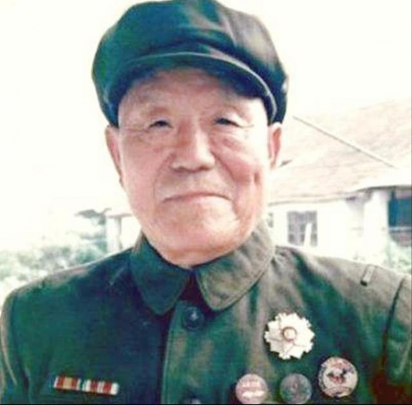 他是一代戰神,6個月榮立四次特等功,僅憑一個連殲敵1760餘人 他是一代戰神,6個月榮立四次特等功,僅憑一個連殲敵1760餘人