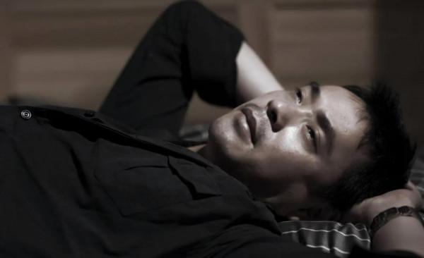 18歲少女愛上有婦之夫被拒，有婦之夫卻在十年後後悔了