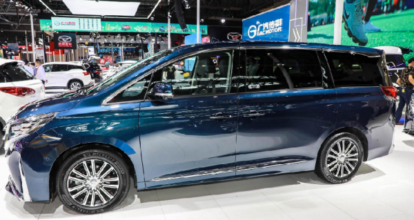 三胎家庭首選的家用MPV，傳祺M8空間大動力足，行駛質感從容