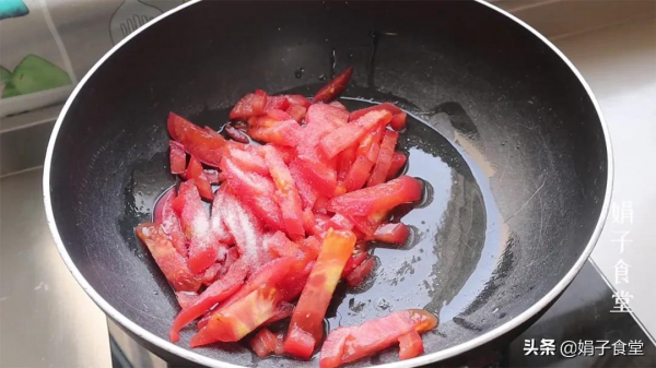 天冷了，就饞這道麵食，比麵條好吃，比餃子簡單，一大鍋吃不夠