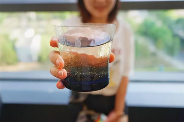 女人的美是“養”出來的，不是濃妝豔抹，堅持這3點，養出無皺肌