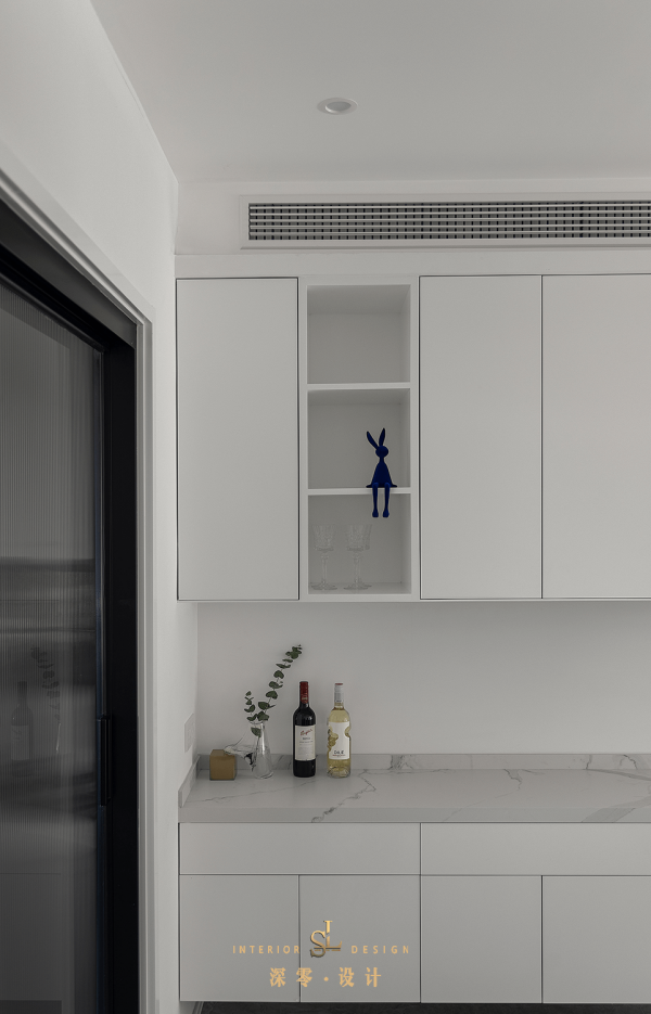 事實證明越簡單越高階,玄關電視牆一起打,堅持去把手,全屋養眼 事實證明越簡單越高階,玄關電視牆一起打,堅持去把手,全屋養眼