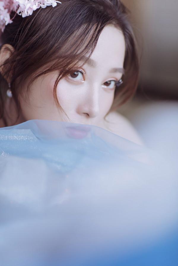 孫嘉璐冰雪流光裙閃耀紅毯,網友:艾莎公主下凡了 孫嘉璐冰雪流光裙閃耀紅毯,網友:艾莎公主下凡了