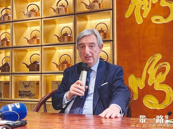 大使“扎堆”來,四川的吸引力在哪裡?(中英文) 大使“扎堆”來,四川的吸引力在哪裡?(中英文)