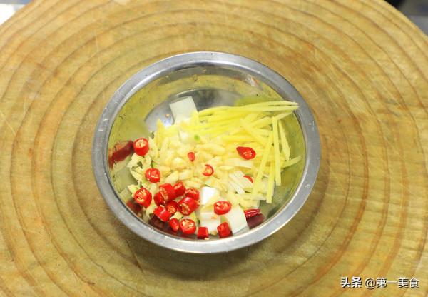 韭菜燒鴨血,先下韭菜還是先下鴨血,廚師長告訴你技巧,細嫩爽口 韭菜燒鴨血,先下韭菜還是先下鴨血,廚師長告訴你技巧,細嫩爽口