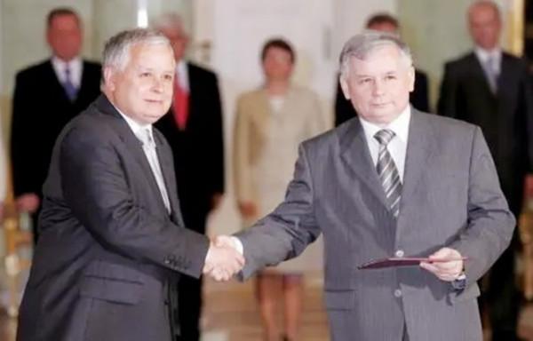 波蘭政壇傳奇雙胞胎:弟弟總統哥哥總理,兄弟倆共同執政 波蘭政壇傳奇雙胞胎:弟弟總統哥哥總理,兄弟倆共同執政