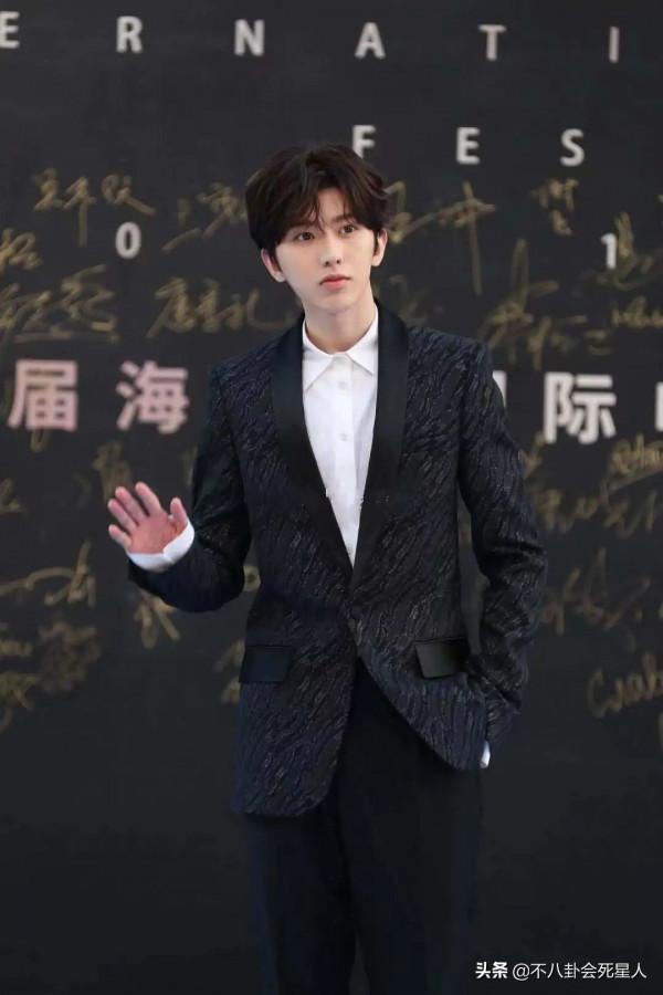 男星紅毯上的4種油膩風，鄧倫中招兩項，滿面油光成男神“殺手”