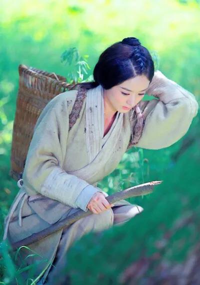 分享一組趙麗穎的美照桌布