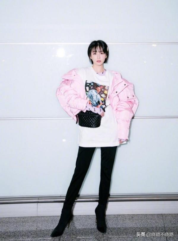 今年火了一種穿法叫:“羽絨服+無痕褲”,時髦顯瘦,明星都上頭 今年火了一種穿法叫:“羽絨服+無痕褲”,時髦顯瘦,明星都上頭