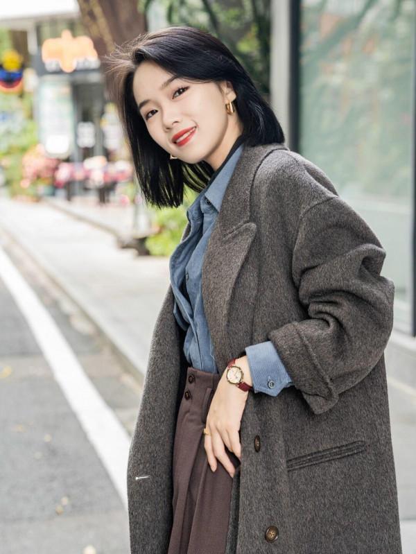 今年流行羽絨服搭配針織褲，百搭又時尚，普通女生也能穿出高階感