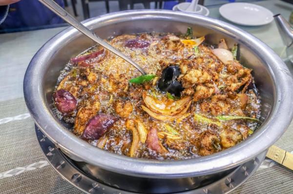 陝西秦嶺深處的千年古鎮，特色美食石頭魚，家家味兒不同