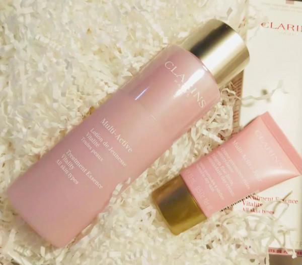 高口碑人氣好用的精華水推薦，國貨vs歐美款，究竟哪個更好用？