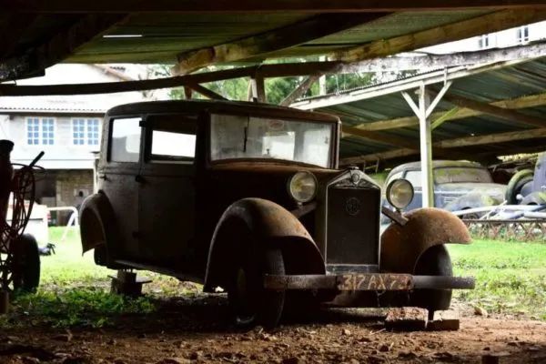 兄弟來輛法拉利嗎？實惠便宜的1982年法拉利308來自穀倉發現