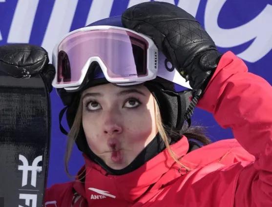 谷愛凌棄美籍入中國，14歲奪50金，到底有多牛