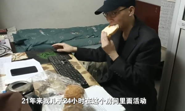 男子蝸居8平米出租屋21年復原《紅樓夢》 男子蝸居8平米出租屋21年復原《紅樓夢》