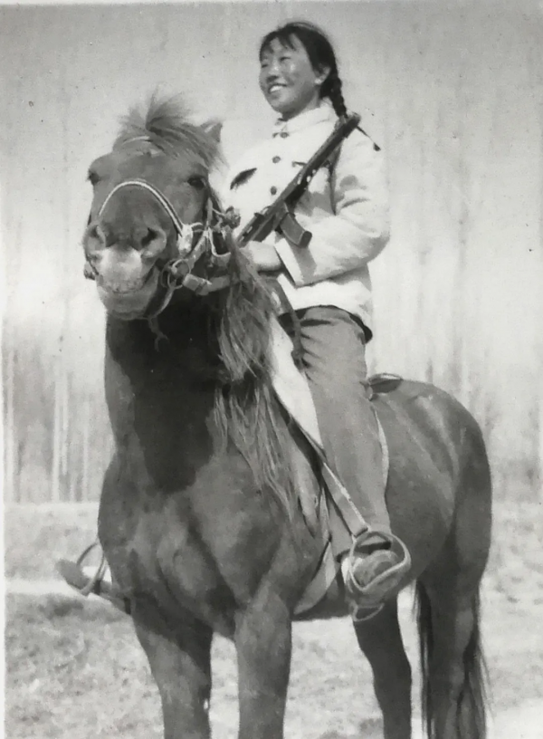 難忘賀蘭山軍馬場女青年牧馬班的如歌歲月