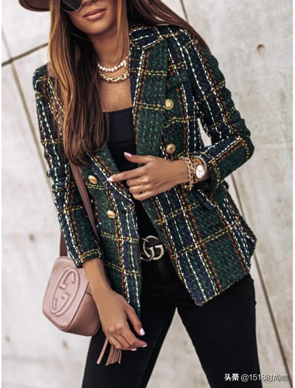 秋日穿著這樣印花外套，格外優雅