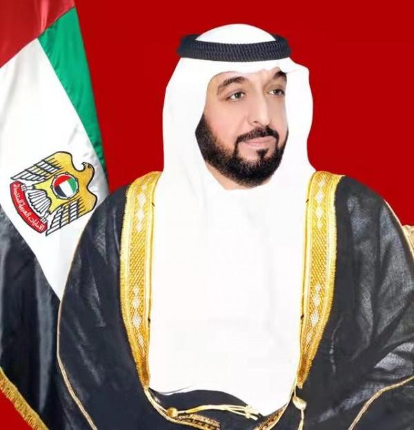 國王在外度假，兒子來電：我篡位了！老子正想報復，卻發現錢沒了