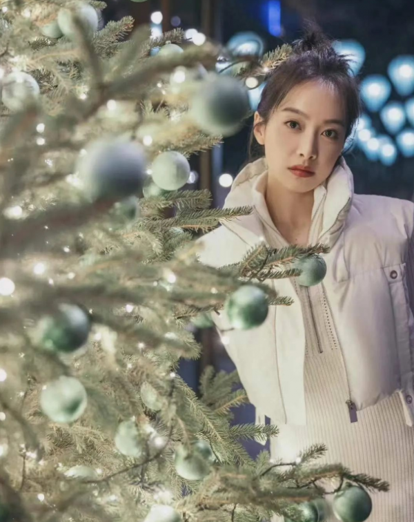 聖誕節眾明星曬照，羅晉卻分享黑白照，又一部新劇殺青